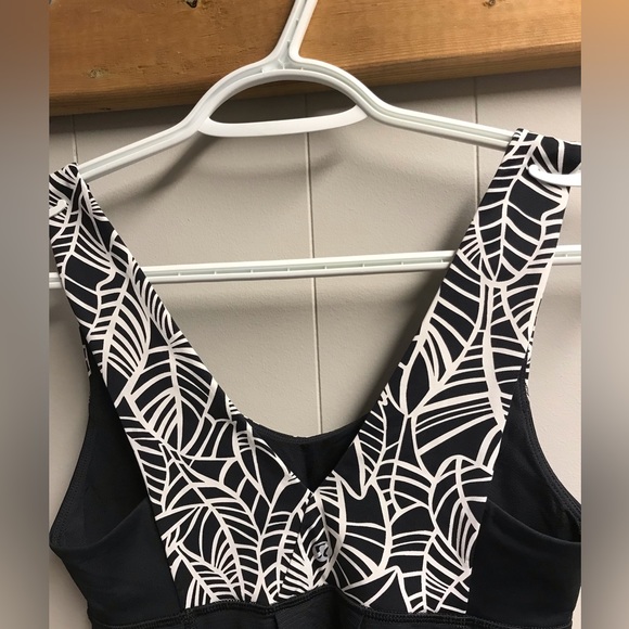 Lululemon hustle & bustle tank size 4 - Picture 6 of 15